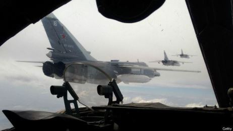 США: облет эсминца "Росс" Су-24 не представлял угрозы